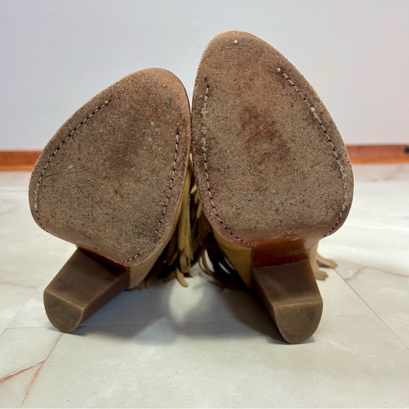 Frye Llana Fringe Boots Suede Leather Size 7.5 Tan Ankle Booties - Picture 7 of 7